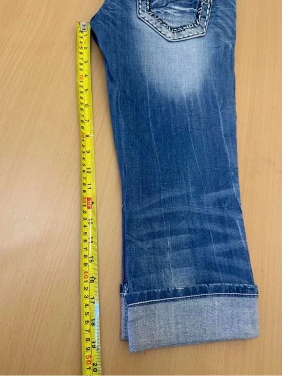 Miss Me Women's Embellished Blue Denim capris Jeans size 29 - Picture 6 of 6